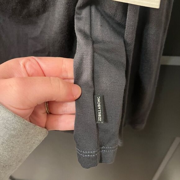 NWT Billabong Make Time Folded Off-Shoulder Top Size Medium - Picture 2 of 5